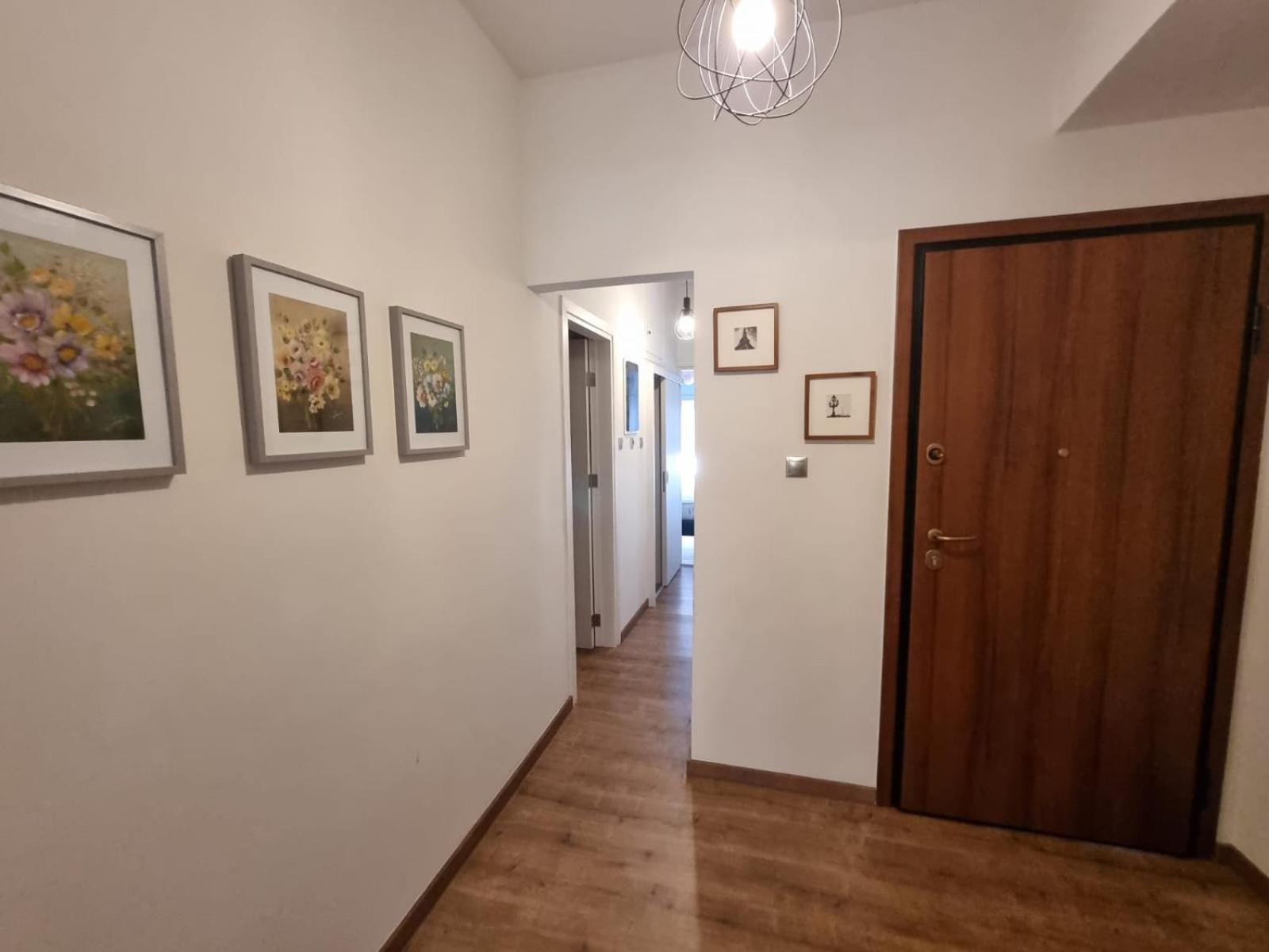 Stylish Urban By Yha Apartment Athens